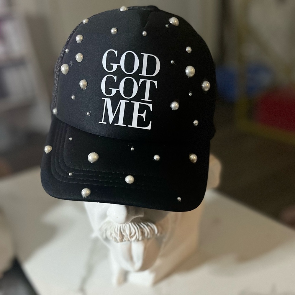 Black Pearl-Embellished Cap